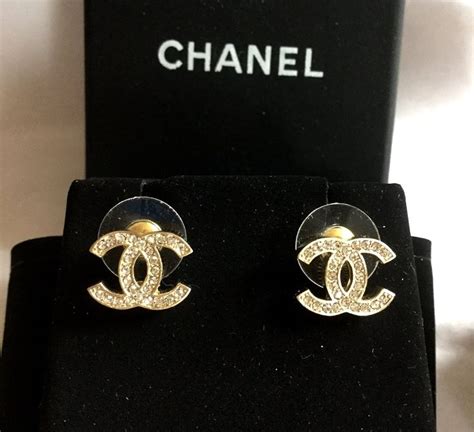 chanel earring one side